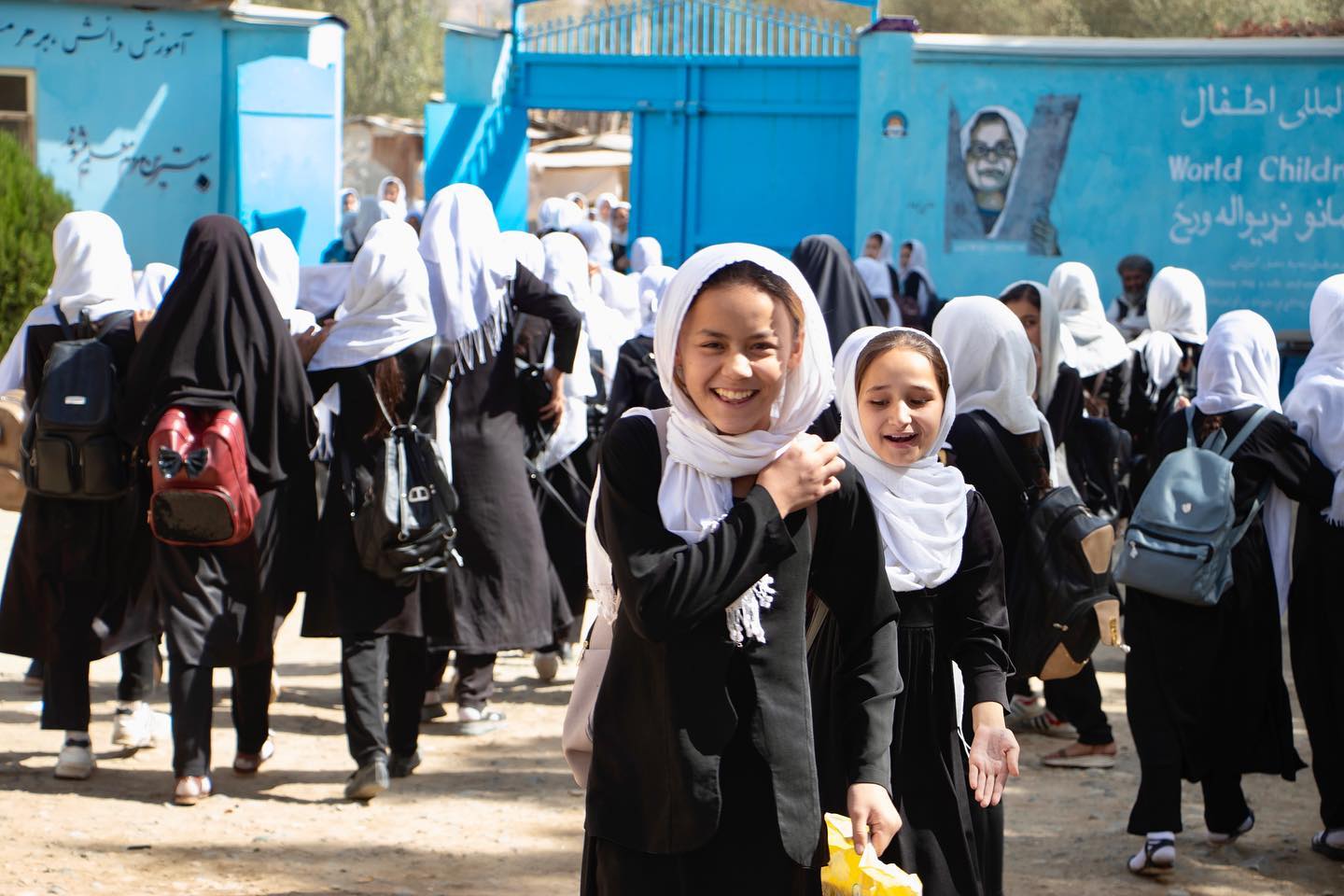Afghan schoolgirls leaving school